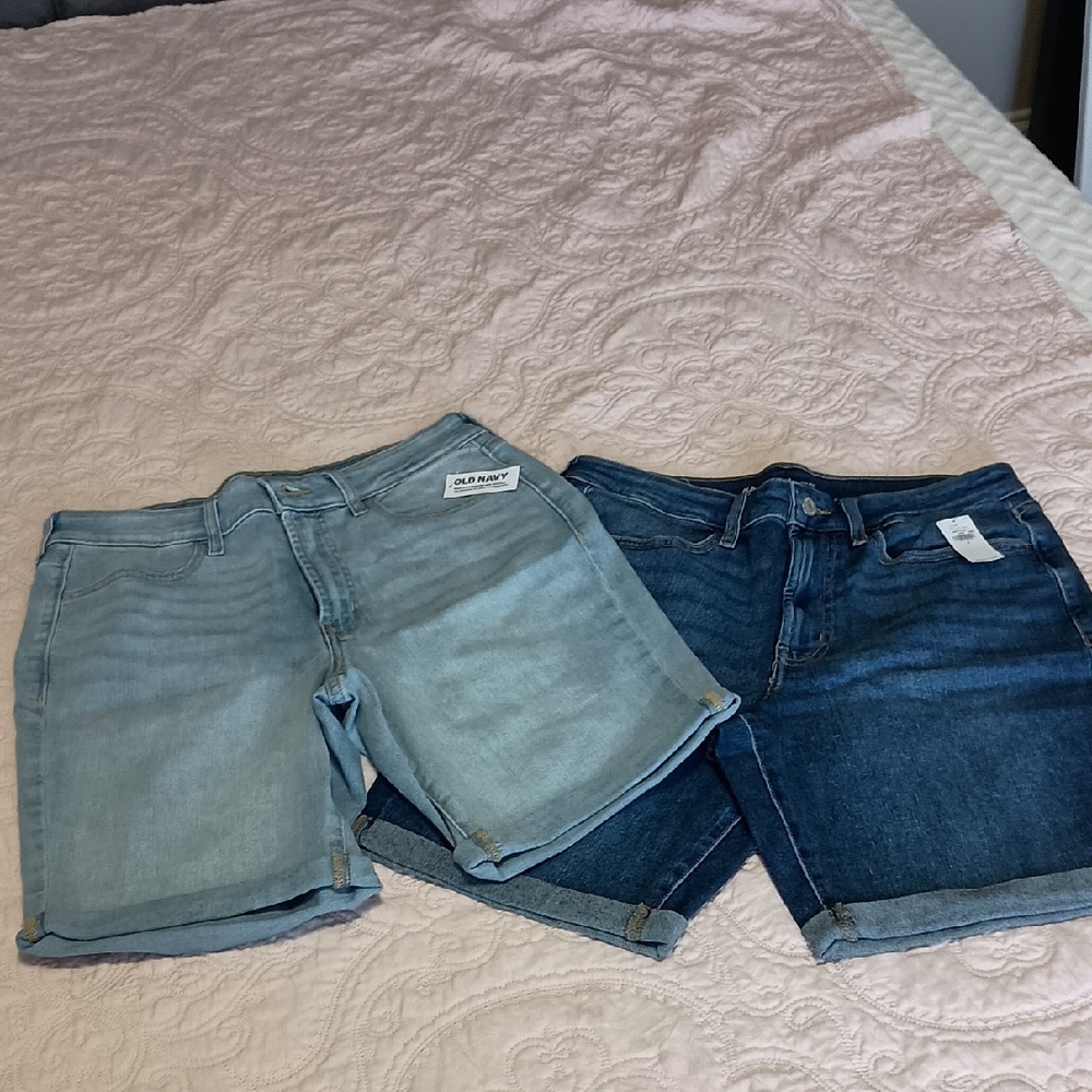 OLD NAVY Women's Rolled-Hem Denim Shorts - Light Wash and Dark Wash 2 Pair